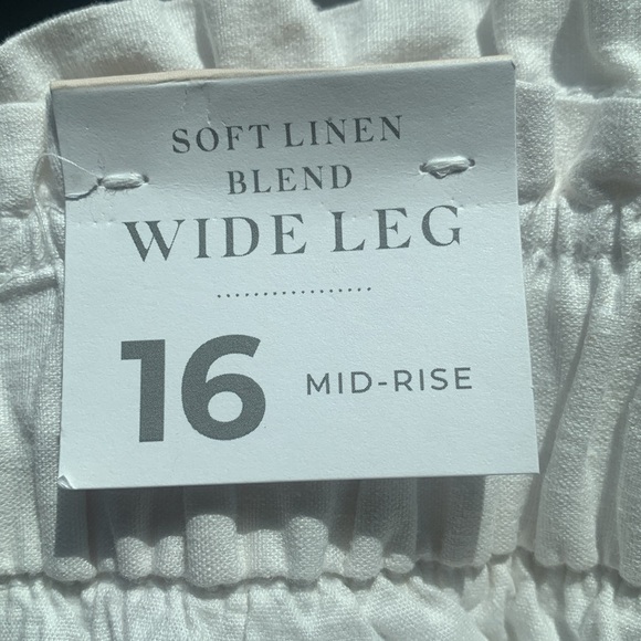 NWT Lane Bryant soft linen blend Wide Leg mid-rise‎ white pants, size 16 - Picture 3 of 4